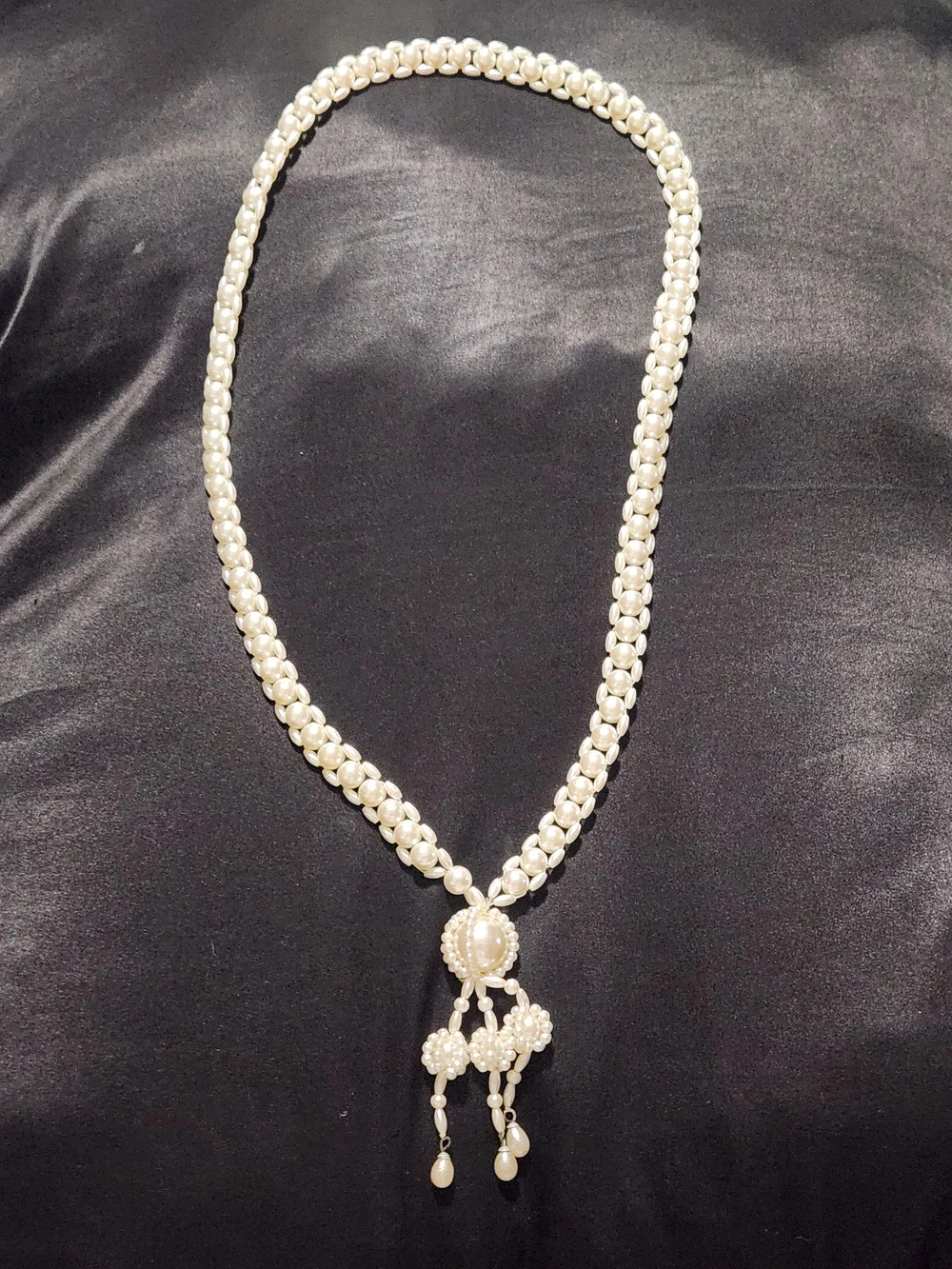 ​Vintage Beaded Faux Pearl Lariat Necklace Tassel Drop Pendant Statement Cream